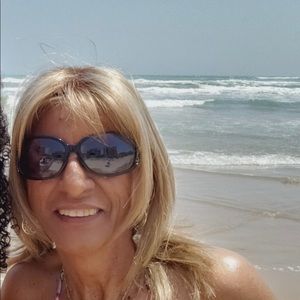 Meet your Posher, Jay jay